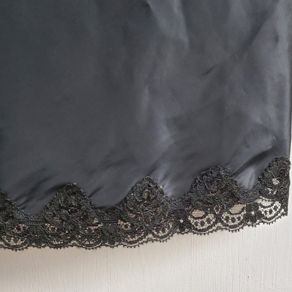 2 Vintage 70s Slip Skirt in Black and Cream - Picture 9 of 15